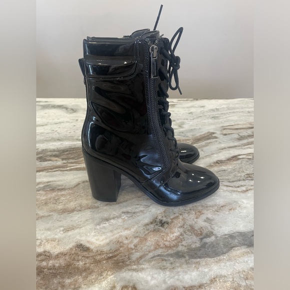 NWOT MICHAEL KORS ROSARIO PATENT LEATHER BLACK LACE-UP SIDE ZIP BOOT - Picture 4 of 10
